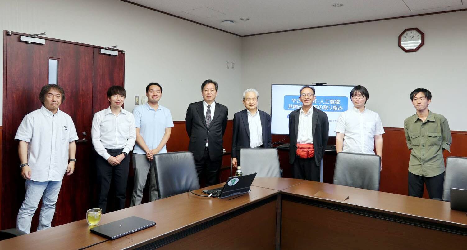 中間発表の参加メンバーの集合写真